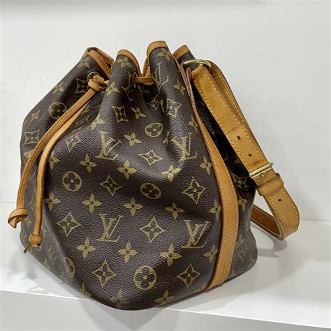 prezzi borse louis vuitton originali|louis vuitton borse secchiello.